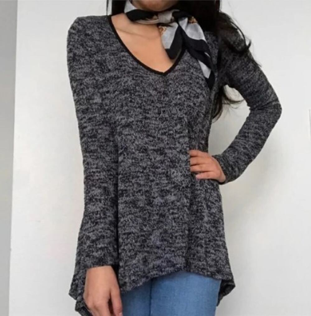 Mason & Mackenzie  Gray Woven Thin Flowy Long Sleeve Asymetrical Top Small